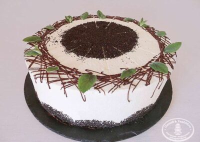 Mohnmmousse-Torte+Schokoladenverzierung+-Salbeiblat02